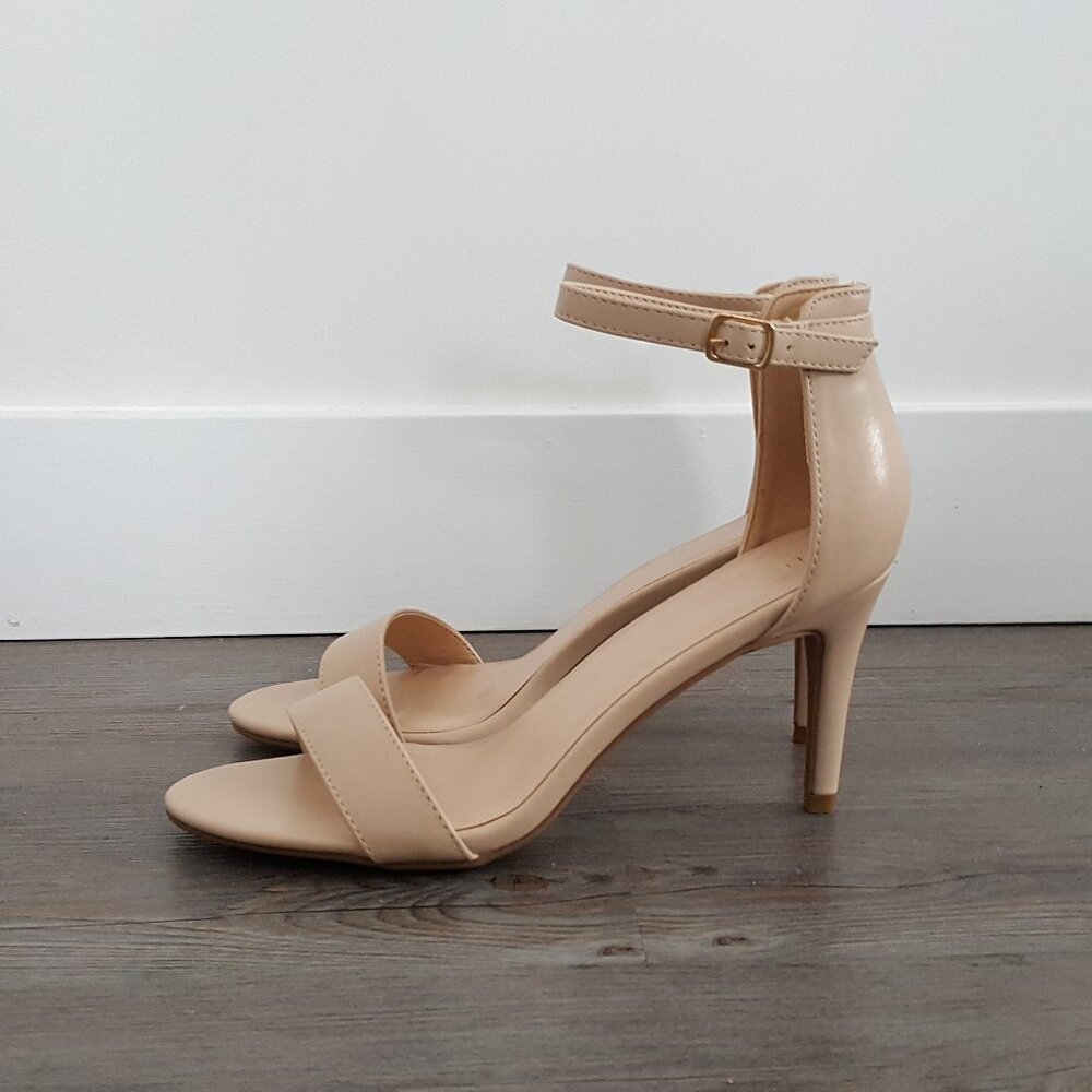 Le château sandals